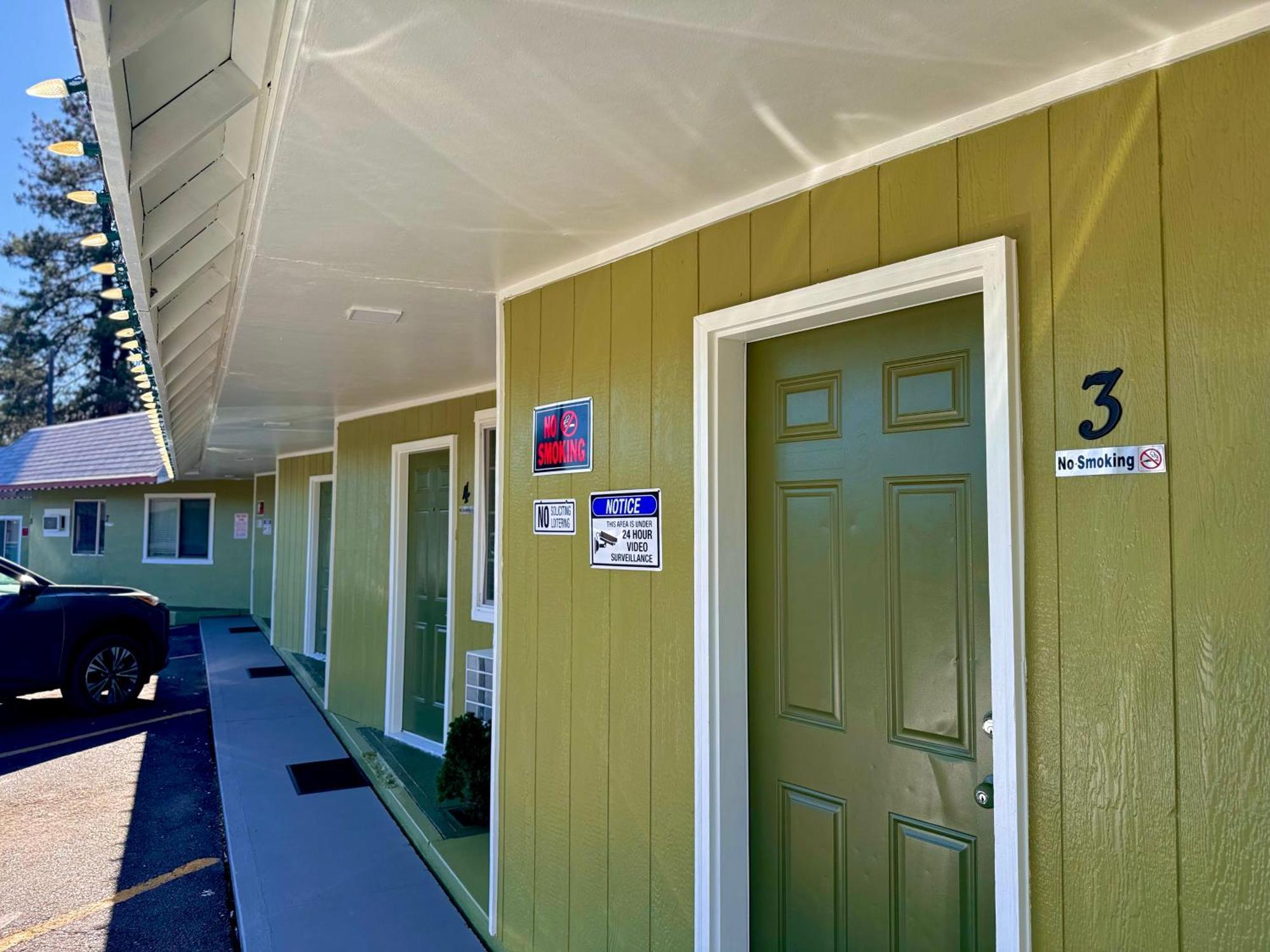 Chalet Motel Bend Exterior photo